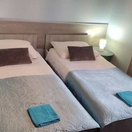 Hotelik Mona-Pokoje Z Lazienkami แอลบลอง ภายนอก รูปภาพ