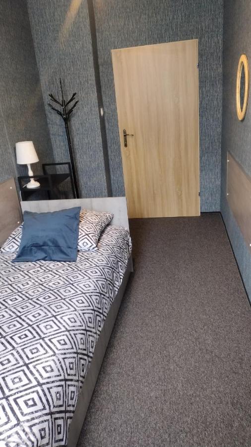 Hotelik Mona-Pokoje Z Lazienkami แอลบลอง ภายนอก รูปภาพ