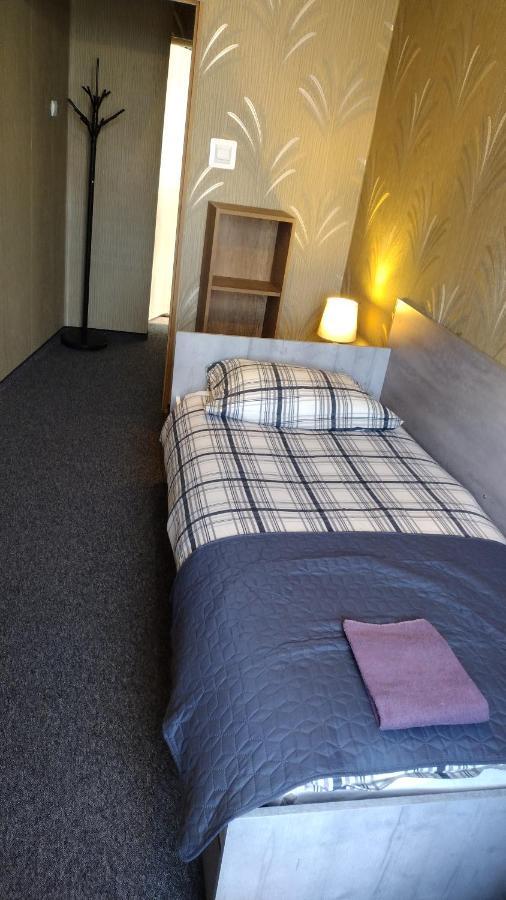 Hotelik Mona-Pokoje Z Lazienkami แอลบลอง ภายนอก รูปภาพ