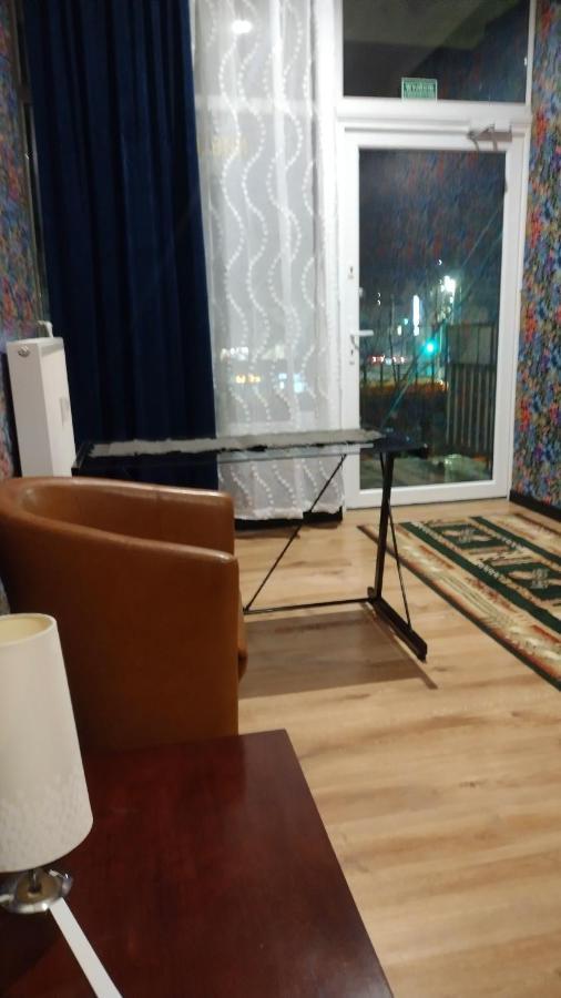 Hotelik Mona-Pokoje Z Lazienkami แอลบลอง ภายนอก รูปภาพ