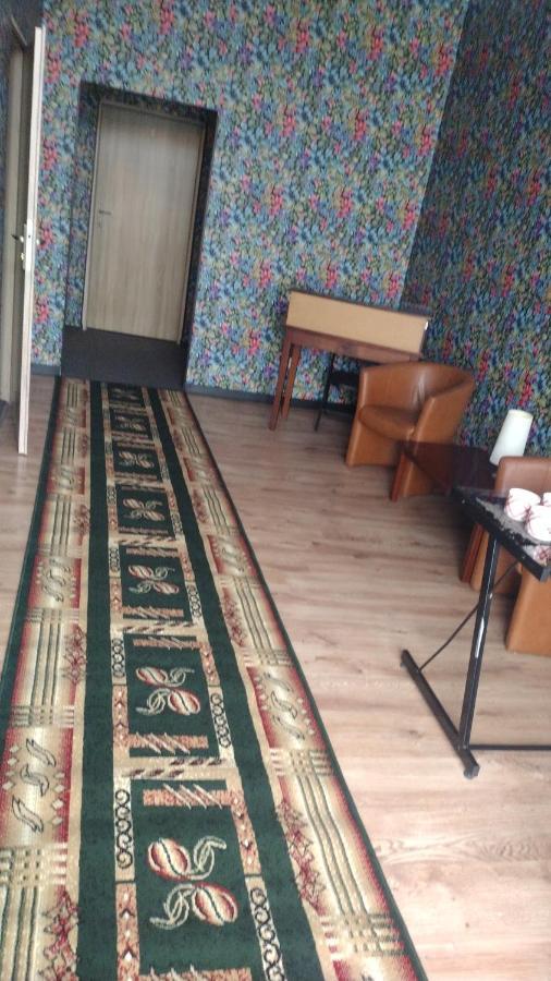 Hotelik Mona-Pokoje Z Lazienkami แอลบลอง ภายนอก รูปภาพ